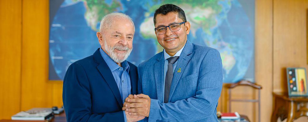 Reitor Julio César é reconduzido ao cargo em cerimônia histórica no Gabinete Presidencial